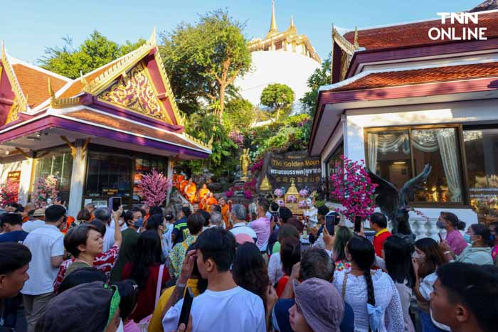 ทำบุญปีใหม่ 2567 นทท.ร่วมตักบาตรชมแสงแรกบนยอดภูเขาทอง ทำบุญปีใหม่ 2567 นทท.ร่วมตักบาตรชมแสงแรกบนยอดภูเขาทอง