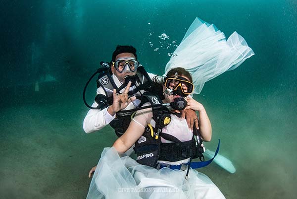 วันวาเลนไทน์ 2567 ตรังสมรสเลื่องชื่อ ‘วิวาห์ใต้สมุทร’ ท้องทะเลเป็นพยาน วันวาเลนไทน์ 2567 ตรังสมรสเลื่องชื่อ ‘วิวาห์ใต้สมุทร’ ท้องทะเลเป็นพยาน