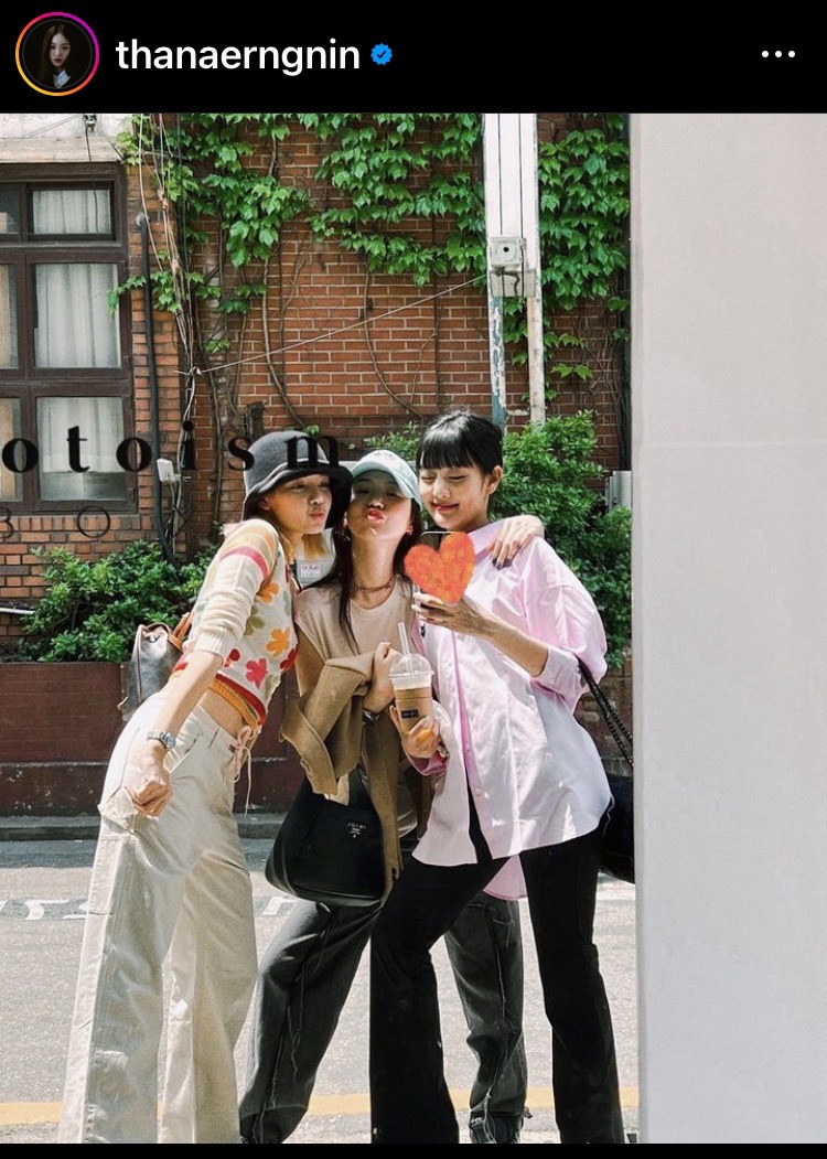 รวมแก๊งสวยคูณ3 ต้าเหนิง ลิซ่า มินนี่ เซลฟี่หน้ากระจก 