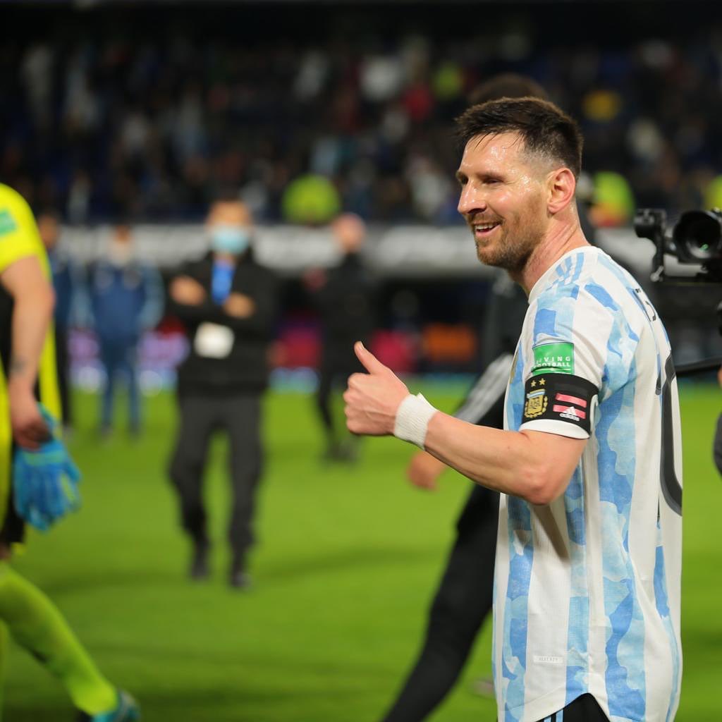 เมสซี่ ลงทำศึกบอลโลกรอบรองชนะเลิศ เจย์ ชนาธิป ส่งกำลังใจเชียร์ เมสซี่ ลงทำศึกบอลโลกรอบรองชนะเลิศ เจย์ ชนาธิป ส่งกำลังใจเชียร์