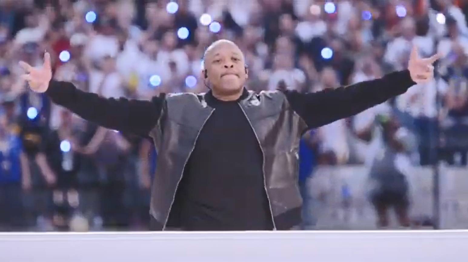 “Dr. Dre” นำทีมศิลปินดังโชว์พักครึ่งเกม “Super Bowl” ครั้งที่ 56 อย่างยิ่งใหญ่ “Dr. Dre” นำทีมศิลปินดังโชว์พักครึ่งเกม “Super Bowl” ครั้งที่ 56 อย่างยิ่งใหญ่