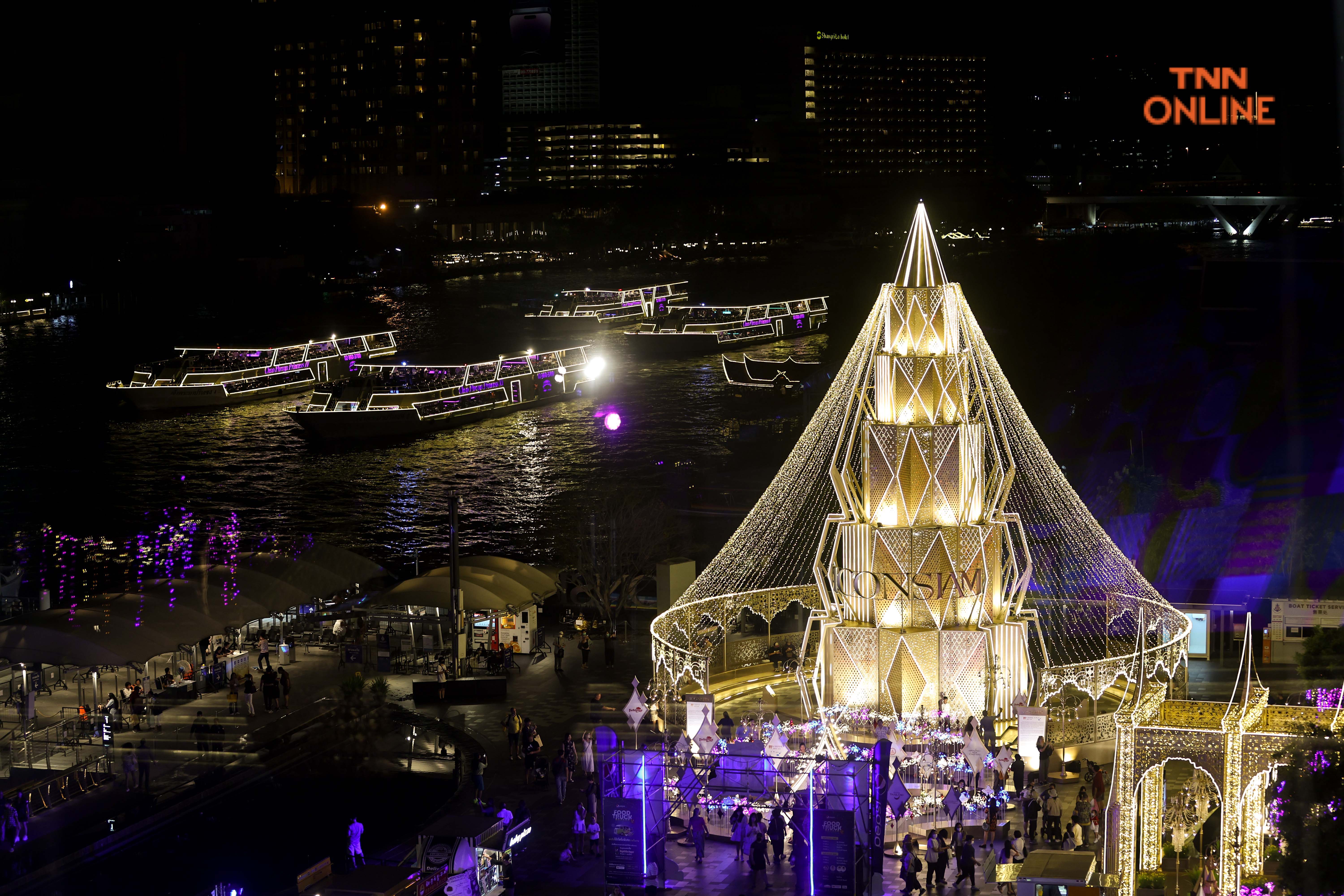 ไอคอนสยามโชว์ต้นคริสต์มาสพลังงานสะอาดลดมลพิษสู่ชั้นบรรยากาศ