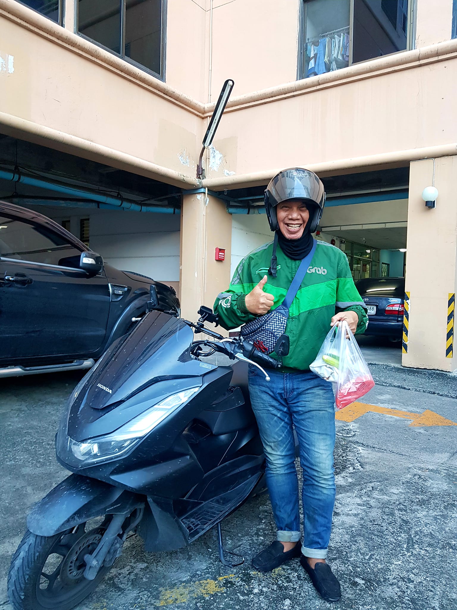 อุ๊บ วิริยะ ไม่อายทำกิน ขับแกร็บหารายได้เสริม ลั่น ไม่ได้ตกอับ อุ๊บ วิริยะ ไม่อายทำกิน ขับแกร็บหารายได้เสริม ลั่น ไม่ได้ตกอับ