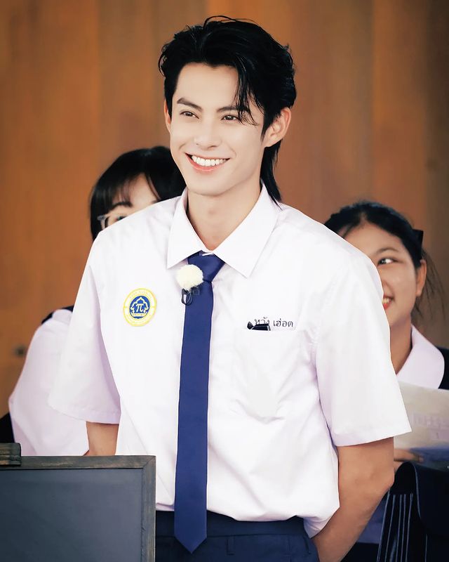ตี๋กลับแล้วครับ!! แห่ส่ง ‘ดีแลน หวัง’ แน่นสนามบิน หลังเสร็จถ่ายทำ Keep Running ในไทย