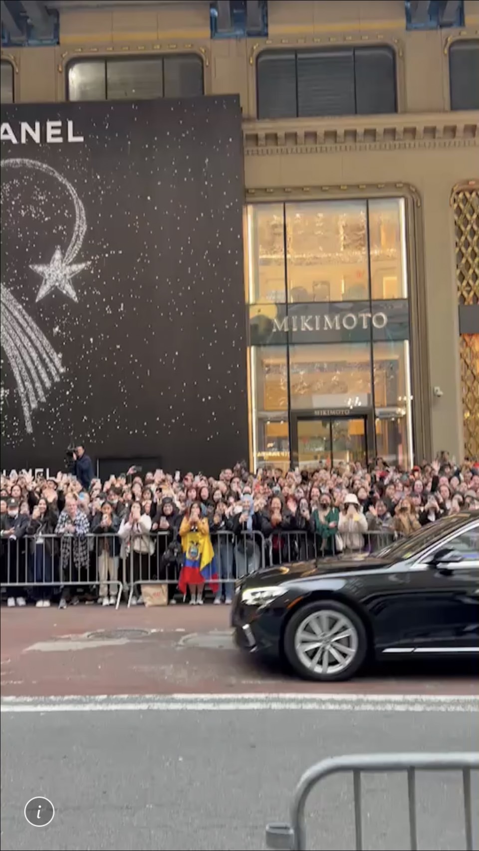 กระทบไหล่คนดัง ปู ไปรยา กับลุคผมสั้น ในงานแบรนด์จิลเวอร์รี่ ระดับโลก