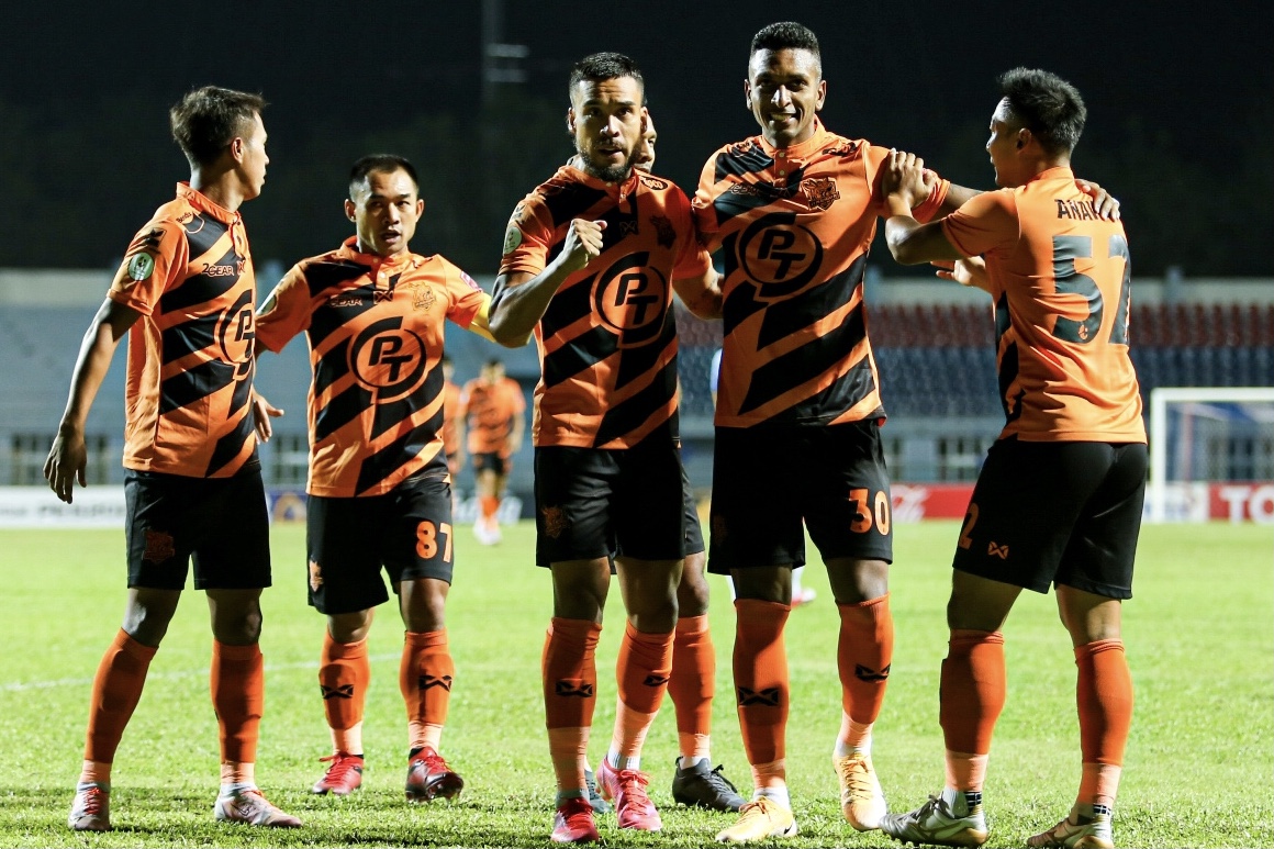 โมต้าตะบันแฮตทริค! 'ประจวบ' ส่ง 'ระยอง' กลับบ้านเก่าหลังบุกทุบ 3-1