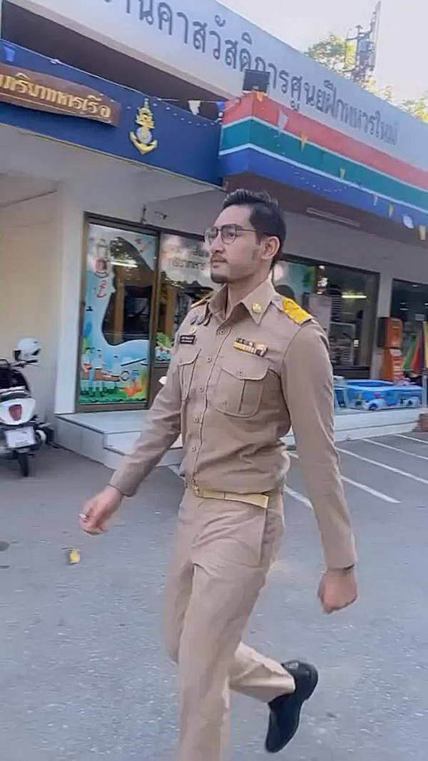 เปิดภาพล่าสุด สิงโต เดอะสตาร์ เป็นข้าราชการหนุ่ม สวมเครื่องแบบสุดเท่ เปิดภาพล่าสุด สิงโต เดอะสตาร์ เป็นข้าราชการหนุ่ม สวมเครื่องแบบสุดเท่