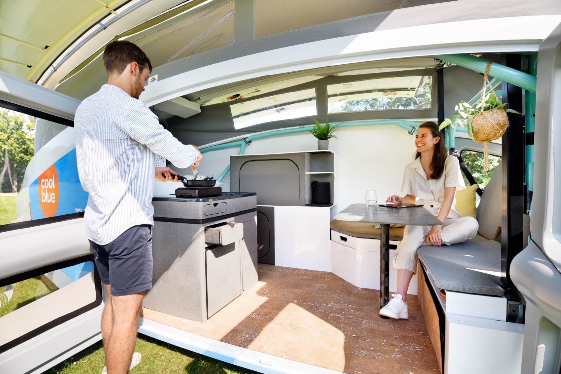 รถบ้านพลังแสงอาทิตย์ เดินทางได้ 730 กิโลเมตร/วัน โดยไม่ต้องใช้น้ำมันใด ๆ