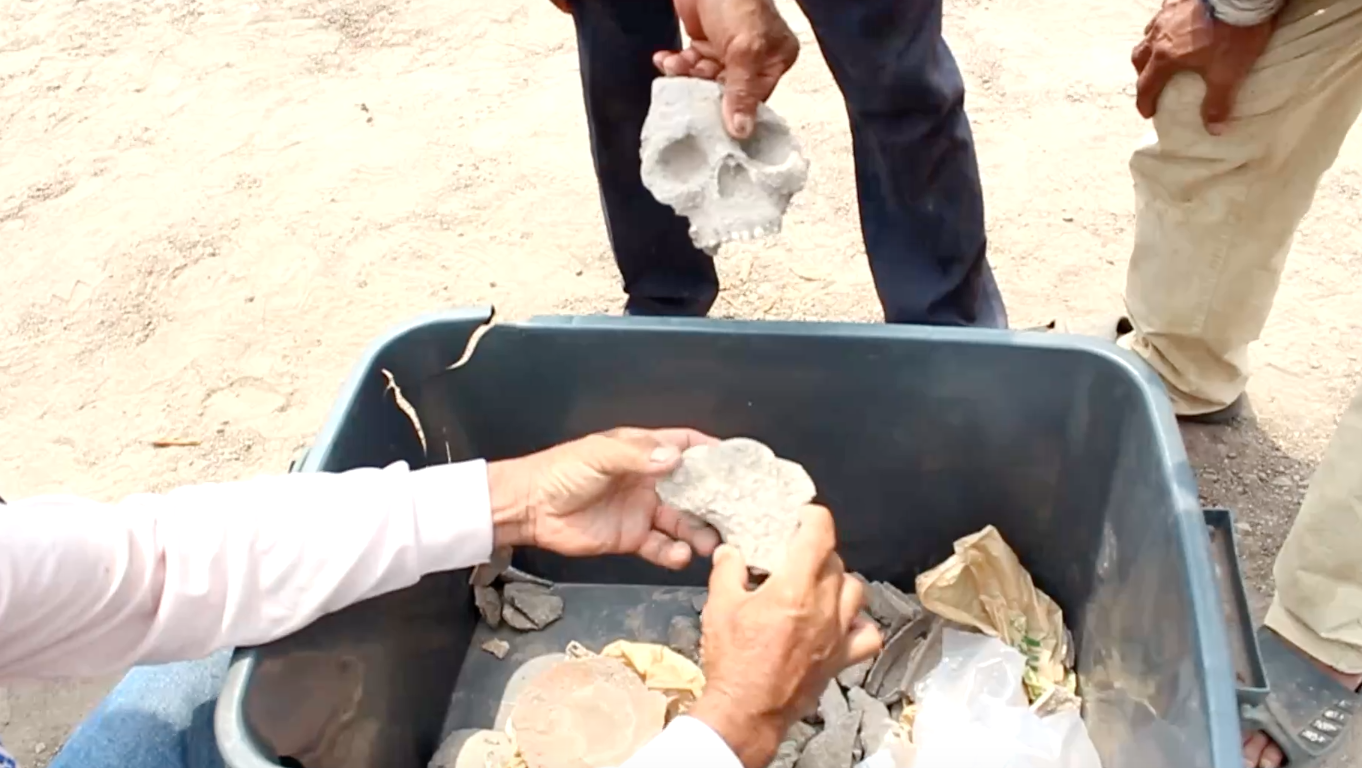 ฮือฮา!พบโครงกระดูกมนุษย์ 8 ศอก อายุ 3,000 ปี-กรมศิลป์เข้าตรวจสอบแล้ว ฮือฮา!พบโครงกระดูกมนุษย์ 8 ศอก อายุ 3,000 ปี-กรมศิลป์เข้าตรวจสอบแล้ว