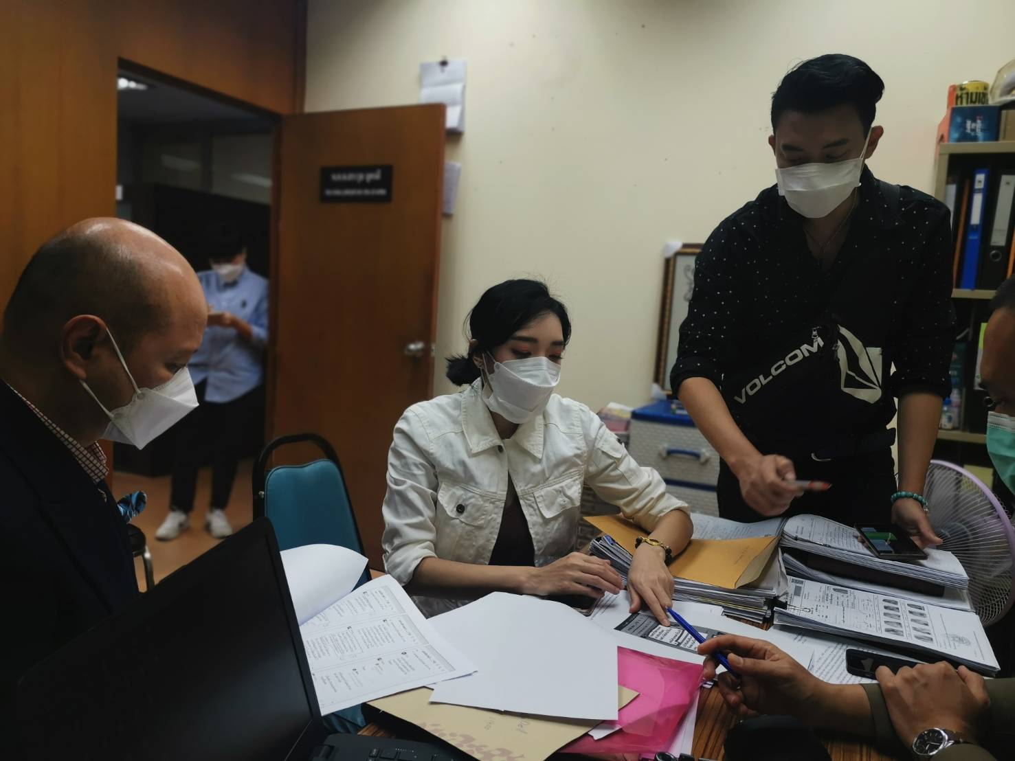 เอาผิด!! อดีตผู้จัดการ เฟี้ยว์ฟ้าว เรียกค่าเสียหาย 7 หลัก