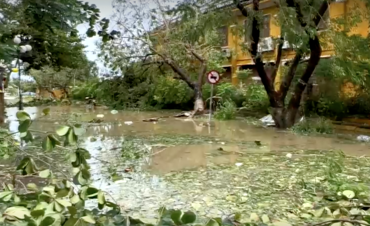 เปิดภาพ ‘ฮอยอัน’ เจอพายุโนรูถล่มหนัก เมืองมรดกโลกจมบาดาล เปิดภาพ ‘ฮอยอัน’ เจอพายุโนรูถล่มหนัก เมืองมรดกโลกจมบาดาล