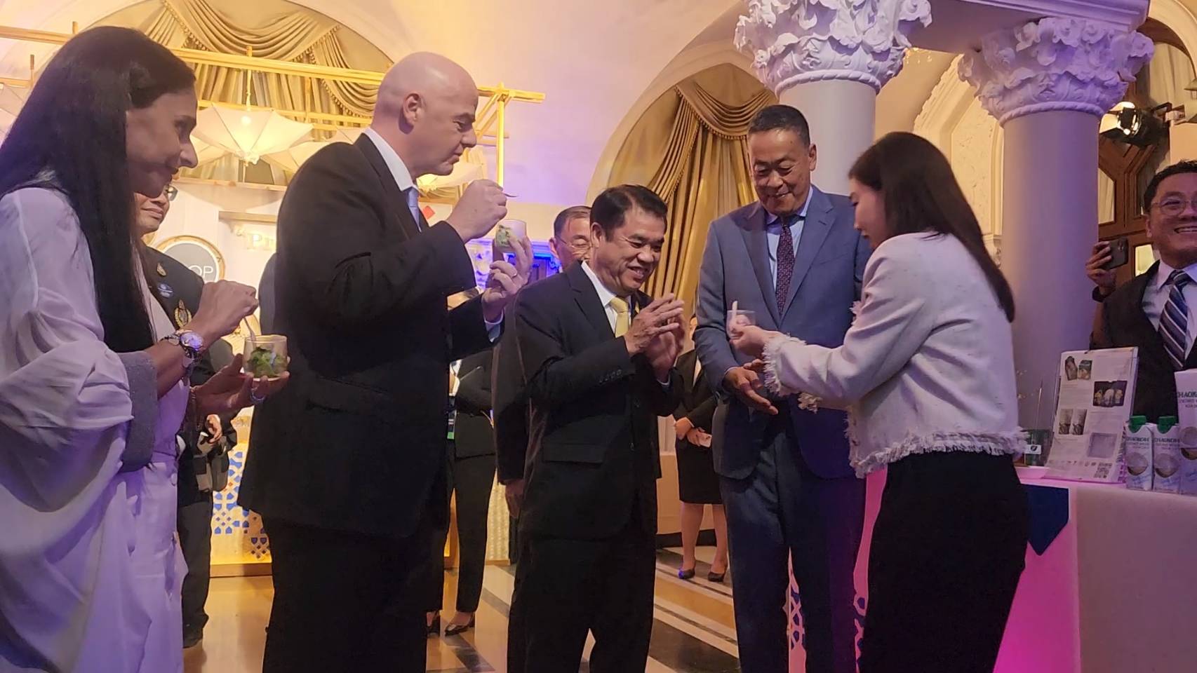 นายกฯ เปิดทำเนียบต้อนรับคณะผู้บริหารจาก FIFA อดีตดาวเตะระดับโลกร่วมงานเพียบ