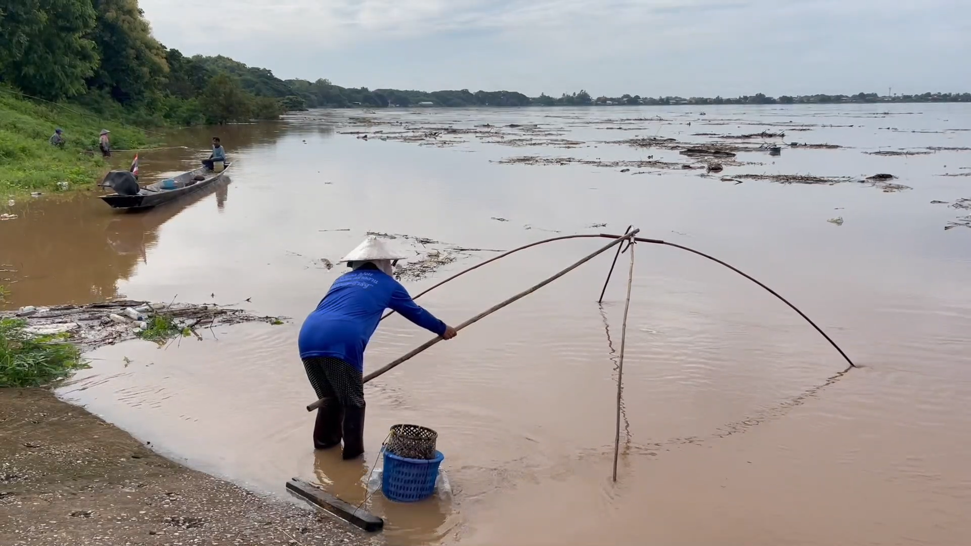 ‘โขงล้น-โขงแล้ง’ วิกฤตหนักไทย-ลาวในรอบ 5 ปี ภาพสะท้อนที่ฉายชัดจากคนทำ หรือ ธรรมชาติ? ‘โขงล้น-โขงแล้ง’ วิกฤตหนักไทย-ลาวในรอบ 5 ปี ภาพสะท้อนที่ฉายชัดจากคนทำ หรือ ธรรมชาติ?
