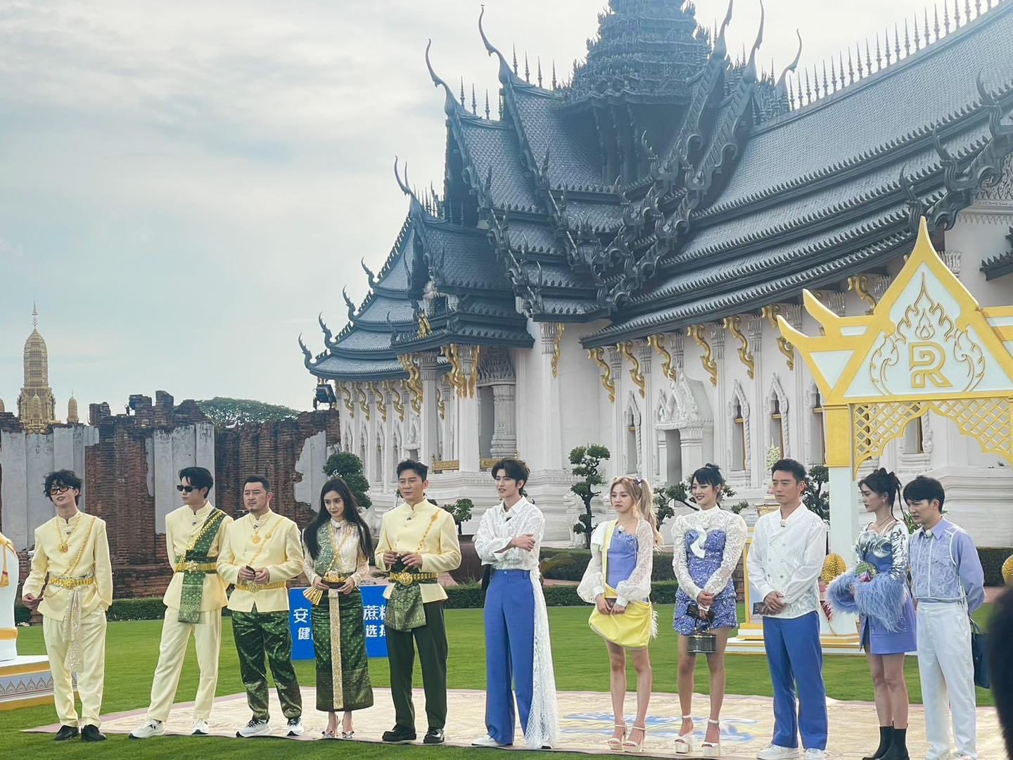 “หวังเฮ่อตี้-แองเจล่าเบบี้” นำทีมซุปตาร์จีนใส่ชุดไทยถ่ายรายการ “Keep Running” ที่เมืองโบราณ (มีคลิป) “หวังเฮ่อตี้-แองเจล่าเบบี้” นำทีมซุปตาร์จีนใส่ชุดไทยถ่ายรายการ “Keep Running” ที่เมืองโบราณ (มีคลิป)