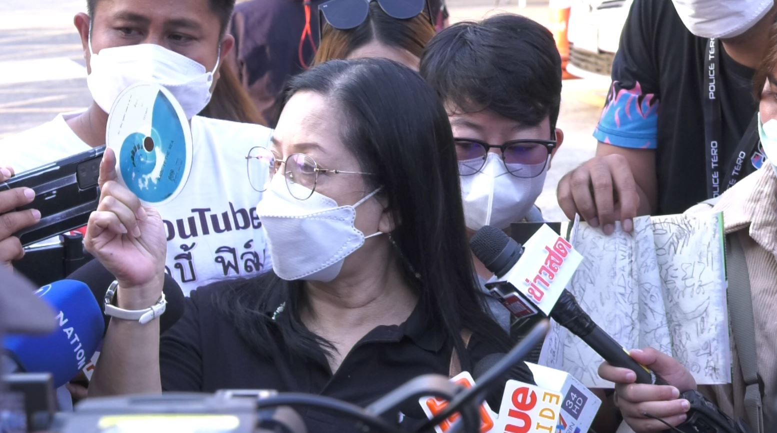 เปิด 9 คำจากภาพปริศนา!! หลังคุณแม่ แตงโม ได้รับซีดีวงร็อคพร้อมข้อความประหลาด