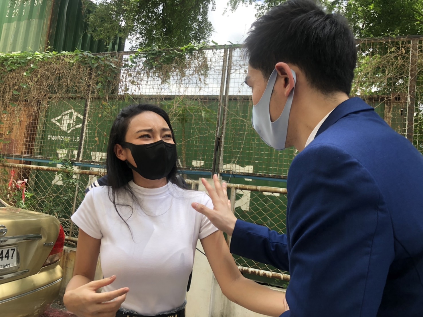 ยอมรับผิด!! แม็กซ์ คุกเข่าขอโทษ เอ็มมี่ กลางวงสัมภาษณ์ 