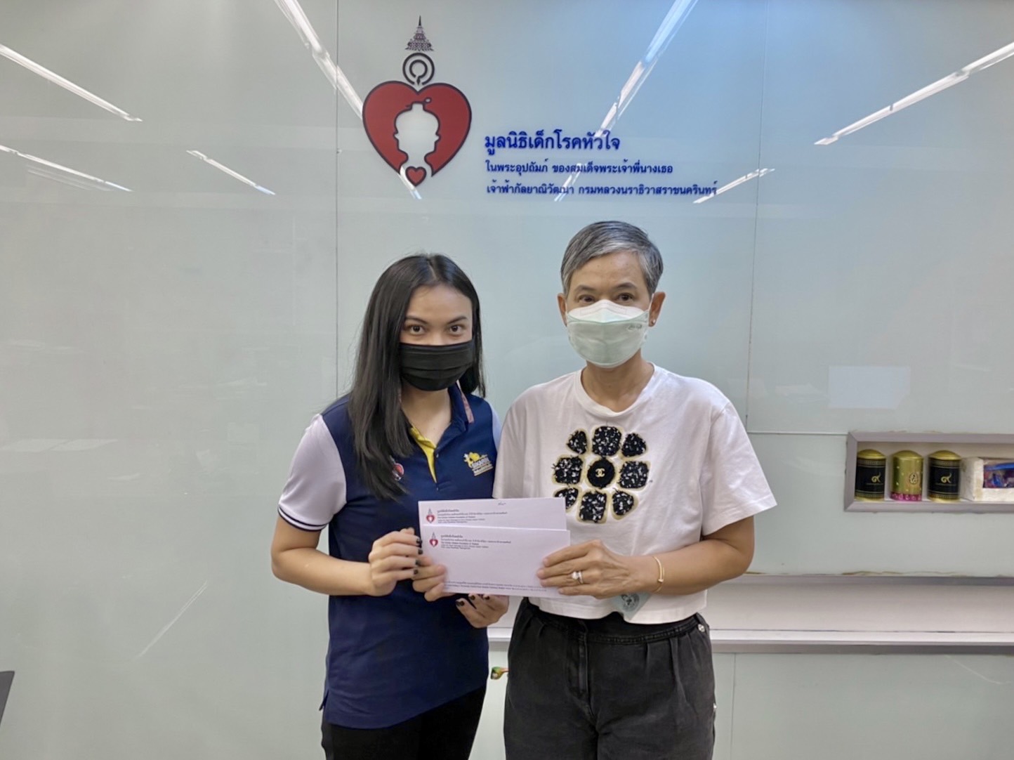 เก้า จิรายุ พระเอกใจบุญ มอบเงินสนับสนุนให้กับโครงการผู้ป่วยยากไร้หน่วยโรคหัวใจกุมาร เก้า จิรายุ พระเอกใจบุญ มอบเงินสนับสนุนให้กับโครงการผู้ป่วยยากไร้หน่วยโรคหัวใจกุมาร