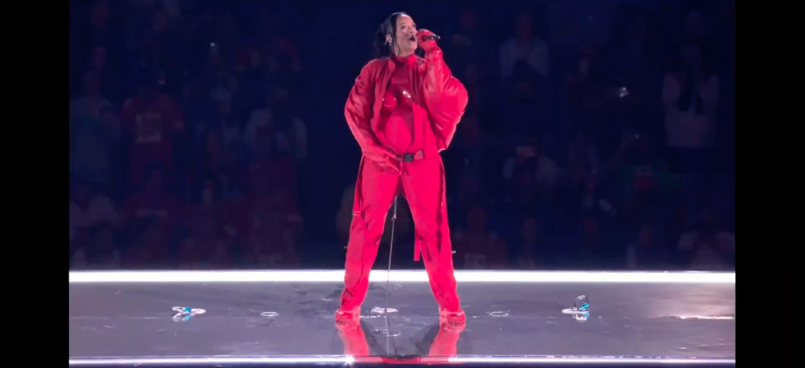 รวมมีม 'ริฮานน่า'!! ประมวลช็อตฟีลไวรัลฮิตจากโชว์พักครึ่ง Super Bowl รวมมีม 'ริฮานน่า'!! ประมวลช็อตฟีลไวรัลฮิตจากโชว์พักครึ่ง Super Bowl