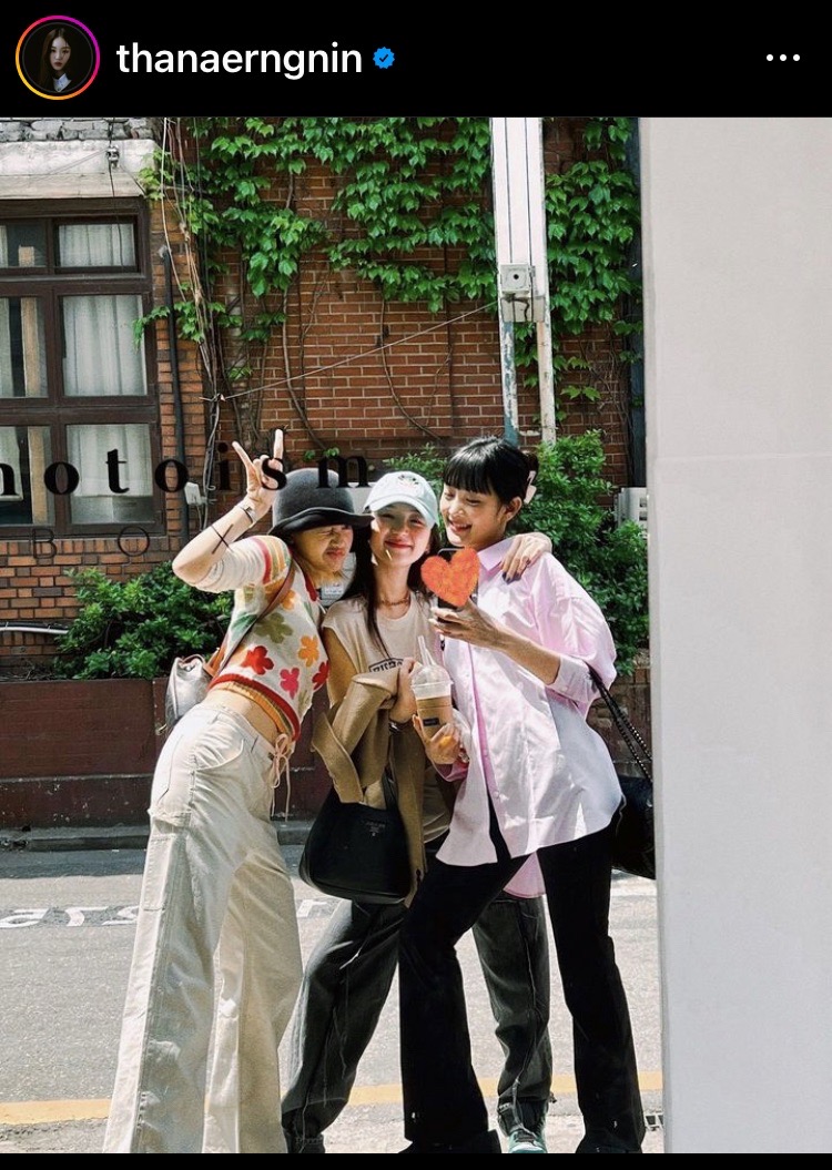 รวมแก๊งสวยคูณ3 ต้าเหนิง ลิซ่า มินนี่ เซลฟี่หน้ากระจก 
