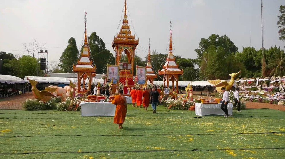 แม่นกน้อย อุไรพร และศิลปินหมอลำร่วมส่ง พ่อหลอด เสียงอิสาน ครั้งสุดท้ายในพิธีฌาปนกิจ