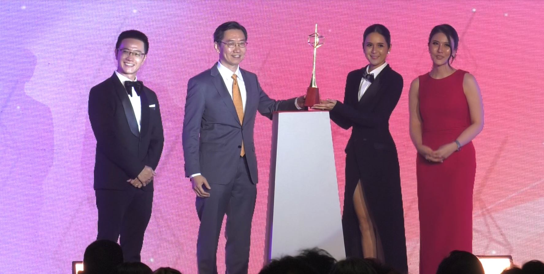 สรุปผลรางวัลโทรทัศน์ทองคำ ครั้งที่ 37  มาริโอ้ - ใบเฟิร์น คว้ารางวัลดารานำชาย-หญิงดีเด่น