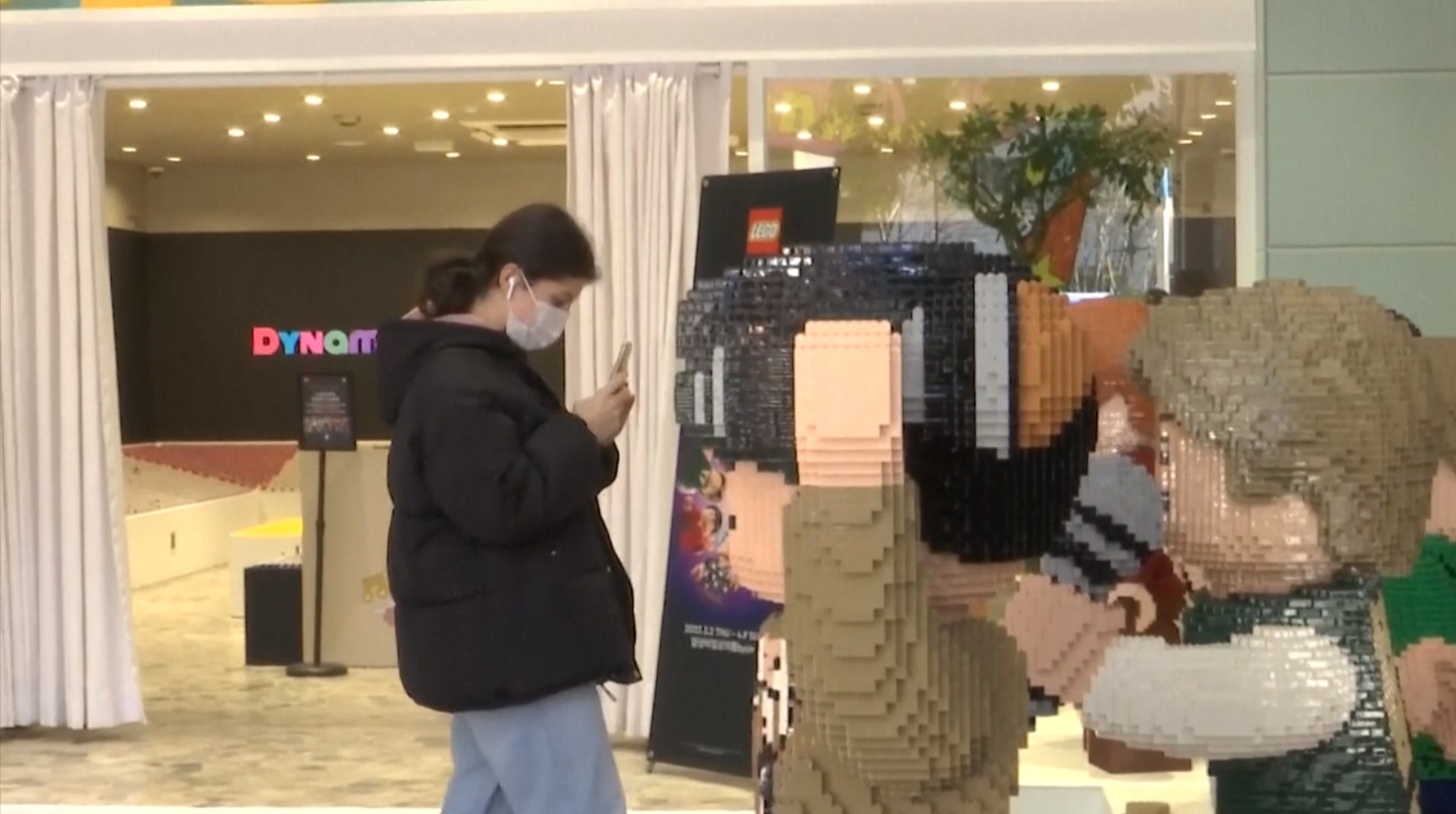  “LEGO” เปิดตัวร้านขายตัวต่อ ธีม Dynamite ของวง “BTS”