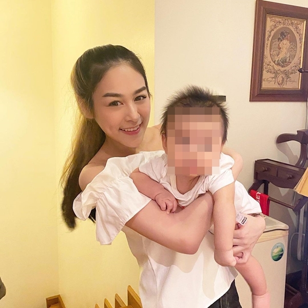 มยุรา รับน้องน้ำตาลลูกสาว กำลังจะเป็นซิงเกิ้ลมัม มยุรา รับน้องน้ำตาลลูกสาว กำลังจะเป็นซิงเกิ้ลมัม