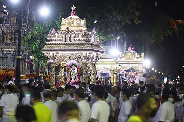 รู้จัก ‘วัดพระศรีมหาอุมาเทวี’ (วัดแขก) แห่งสีลมหนึ่งความศรัทธาของคนไทย