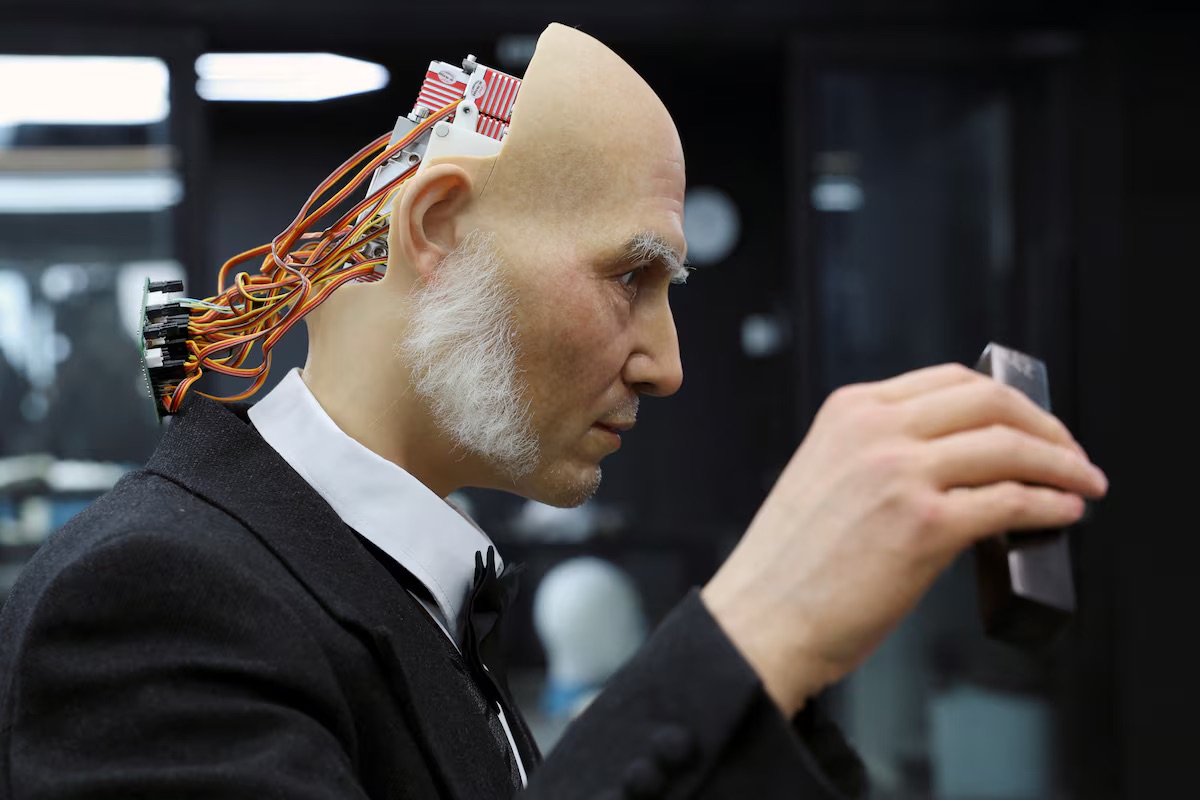 เหมือนคนเกินไปไหม ? จีนสร้างหุ่นยนต์ฮิวแมนนอยด์แสดงอารมณ์สมจริง