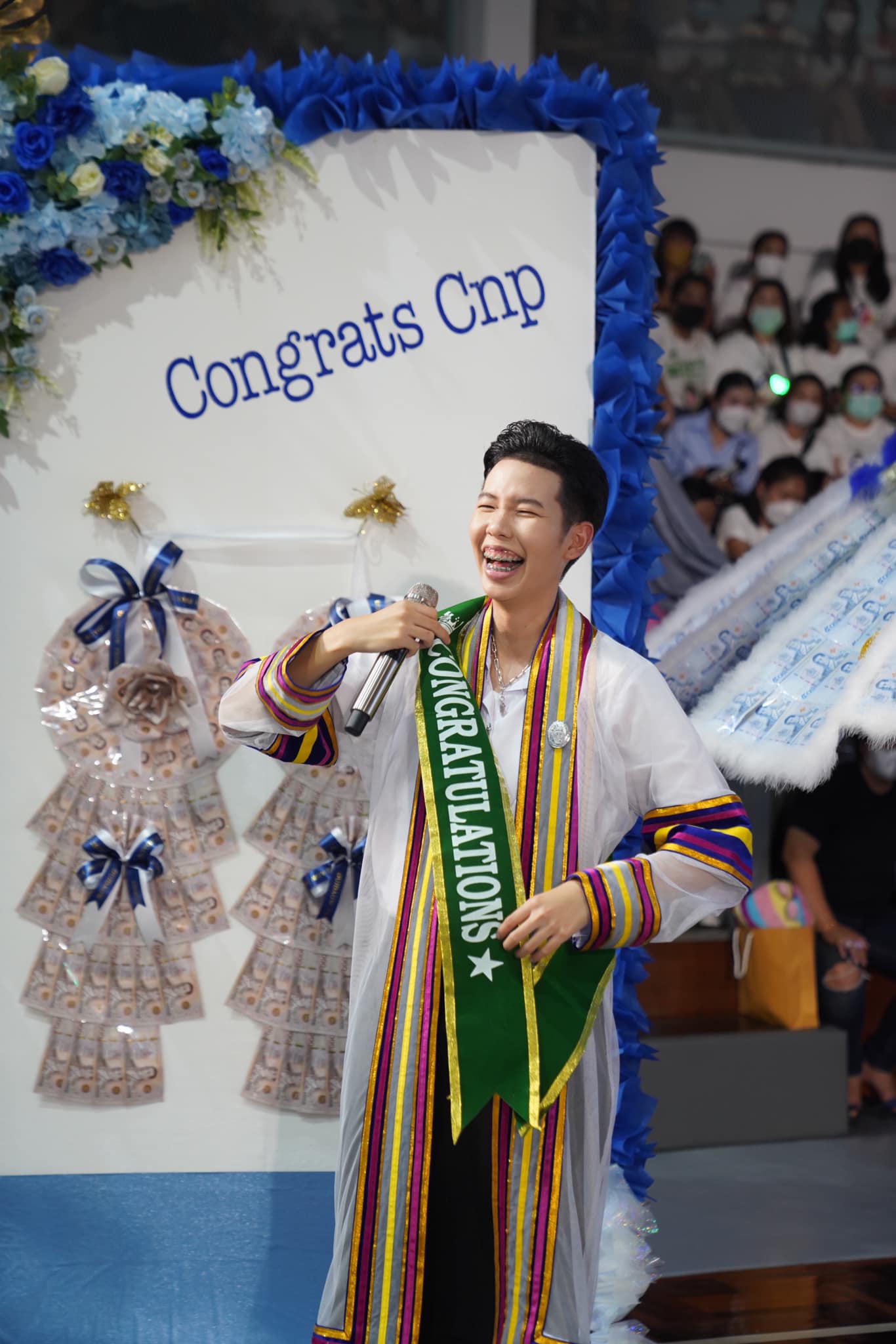 ป๊ายปาย ซ้อมรับปริญญา แฟนคลับเซอร์ไพรส์ชุดใหญ่ ด้าน นุ๊ก ธนดล ร่วมแสดงความยินดี 