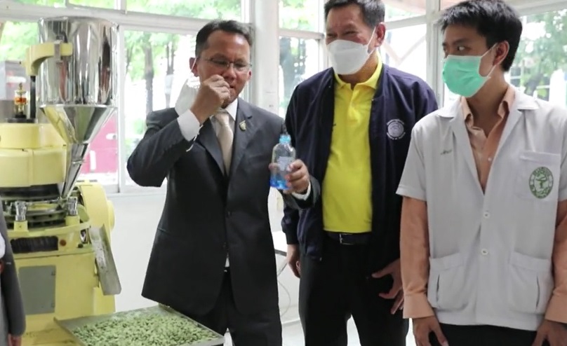 สมศักดิ์ ตรวจ ฟ้าทะลายโจรอัดเม็ด ผลิตจากเครื่องปั๊มยาบ้า ยันสะอาดปลอดภัย สมศักดิ์ ตรวจ ฟ้าทะลายโจรอัดเม็ด ผลิตจากเครื่องปั๊มยาบ้า ยันสะอาดปลอดภัย