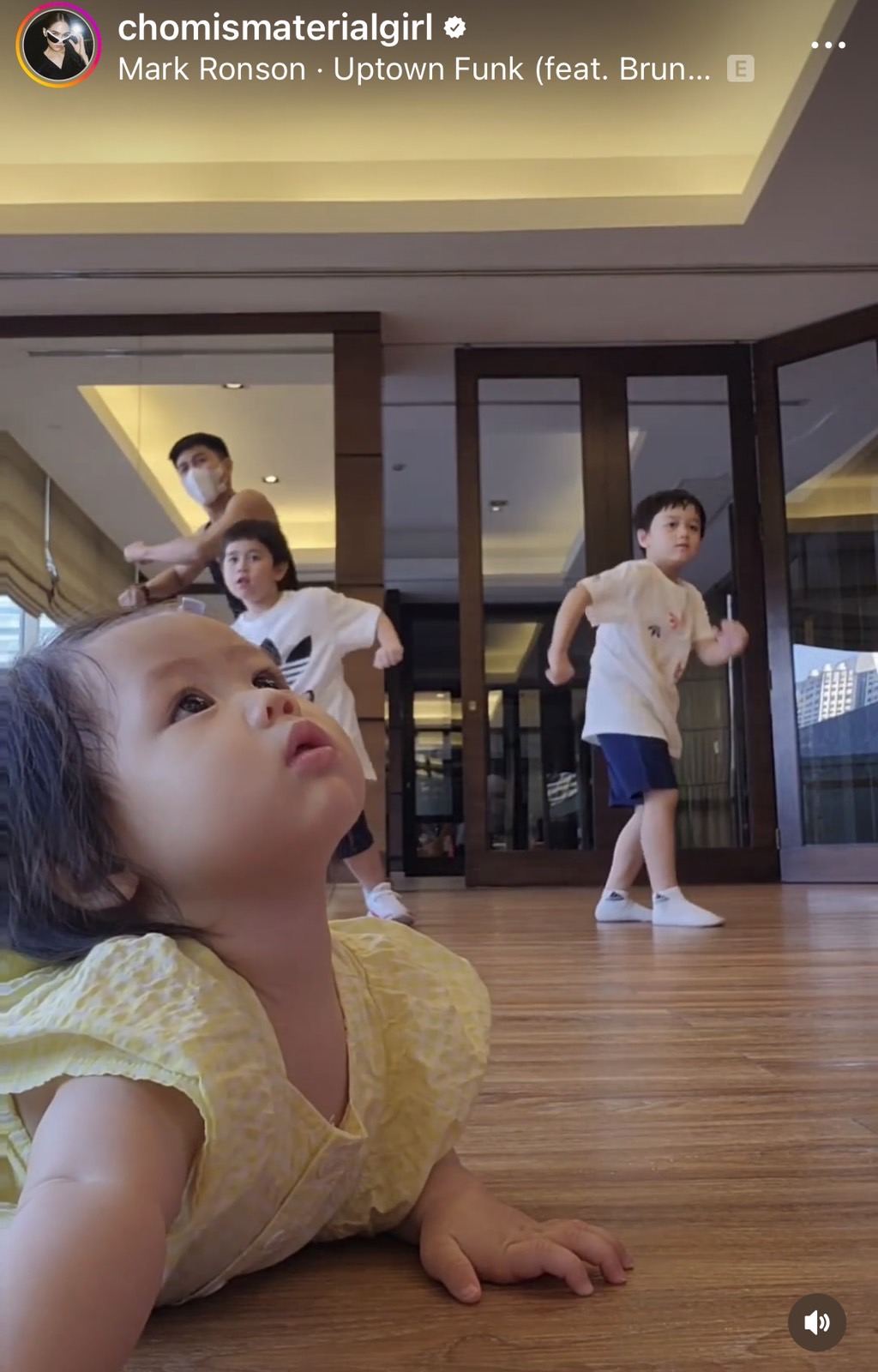 อุ๊ยยยน่ารัก น้องเกล แย่งซีนพี่ สายฟ้า-พายุ  ขณะออกสเต็ปแดนซ์ 