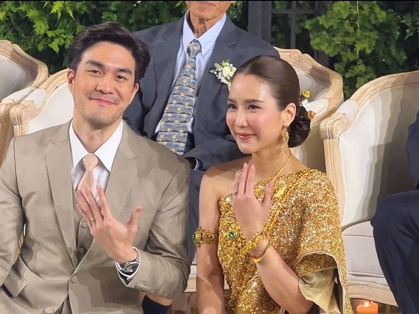 จั๊กจั่น-เค วัฒนา ควงคู่เข้าพิธีมงคลสมรส (มีคลิป)   