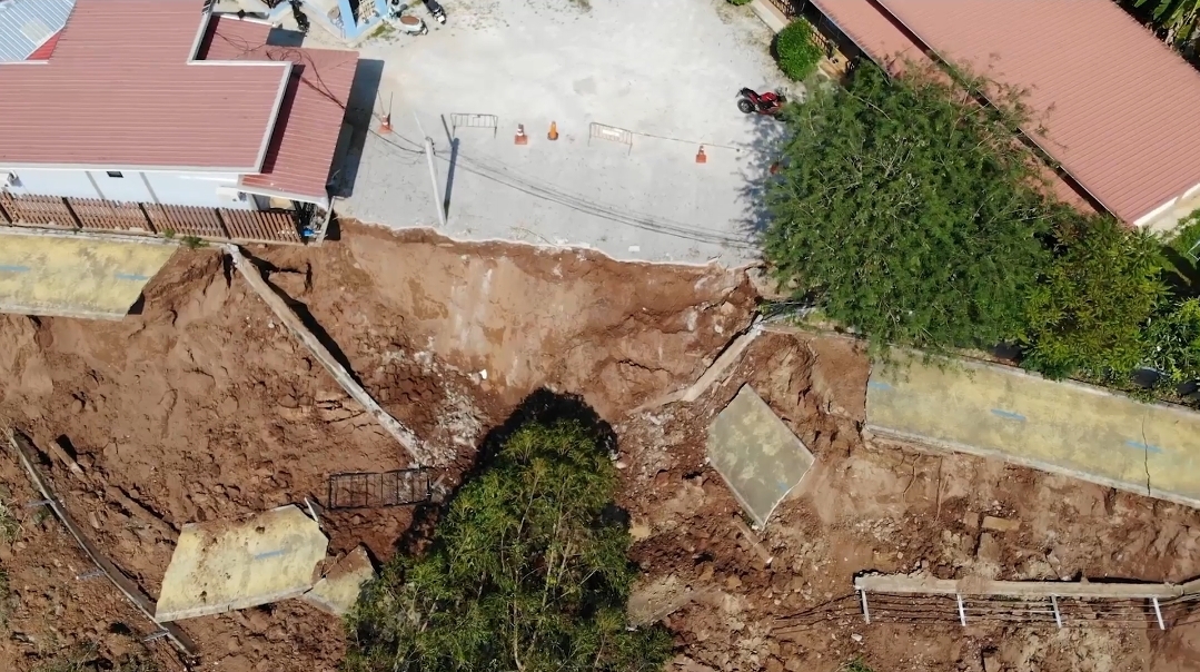 เปิดภาพนาทีระทึก! เสียงดังสนั่น ตลิ่งน้ำ จ.เลย ดินสไลด์พังถล่ม เปิดภาพนาทีระทึก! เสียงดังสนั่น ตลิ่งน้ำ จ.เลย ดินสไลด์พังถล่ม