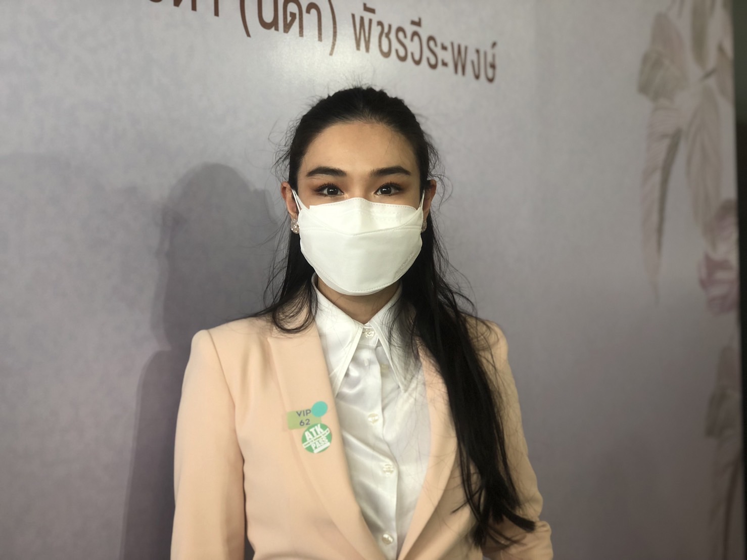 กระติ๊บ ชวัลกร รู้สึกเป็นเกียรติที่ได้ทำหน้าที่พิธีกรงานไว้อาลัย แตงโม นิดา กระติ๊บ ชวัลกร รู้สึกเป็นเกียรติที่ได้ทำหน้าที่พิธีกรงานไว้อาลัย แตงโม นิดา