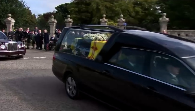 เคลื่อนพระบรมศพ ควีนเอลิซาเบธที่ 2 ออกจากพระตำหนักบัลมอรัล