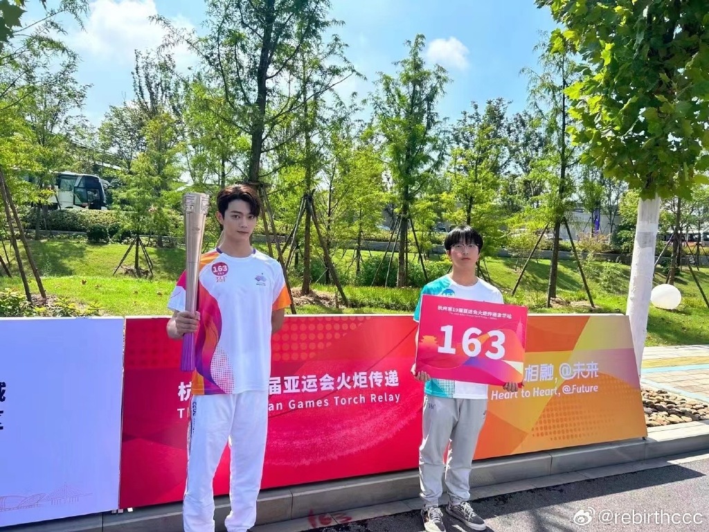 “สวี่ข่าย” วิ่งคบเพลิง Asian Games ครั้งที่ 19 (มีคลิป) “สวี่ข่าย” วิ่งคบเพลิง Asian Games ครั้งที่ 19 (มีคลิป)