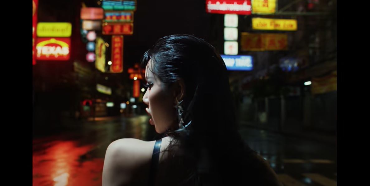 “ลิซ่า” ปลุกกระแส “ถนนเยาวราช” สู่สายตาชาวโลก ผ่าน MV เพลง ROCKSTAR