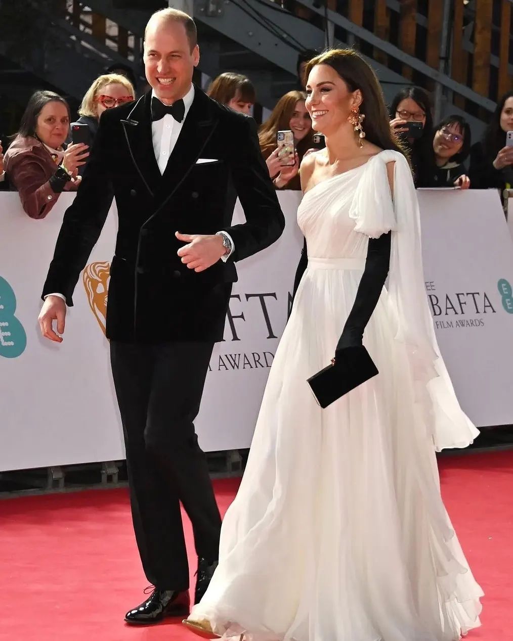 พรมแดงอลังการ!! ‘เจ้าชายวิลเลียมและพระชายา’ เสด็จร่วมงานประกาศรางวัล BAFTA ครั้งที่ 76 พรมแดงอลังการ!! ‘เจ้าชายวิลเลียมและพระชายา’ เสด็จร่วมงานประกาศรางวัล BAFTA ครั้งที่ 76