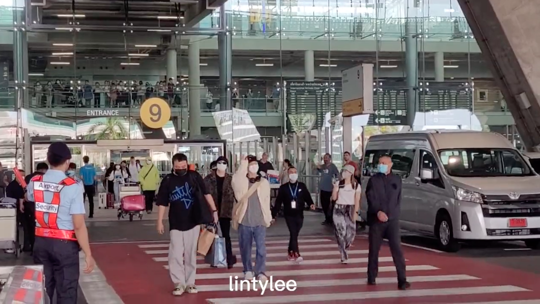 ถึงไทยแล้ว!! สี่หนุ่ม ‘WINNER’ พร้อมขึ้นโชว์ประชัน ‘เป๊ก ผลิตโชค’ 10 ธ.ค.นี้ ถึงไทยแล้ว!! สี่หนุ่ม ‘WINNER’ พร้อมขึ้นโชว์ประชัน ‘เป๊ก ผลิตโชค’ 10 ธ.ค.นี้