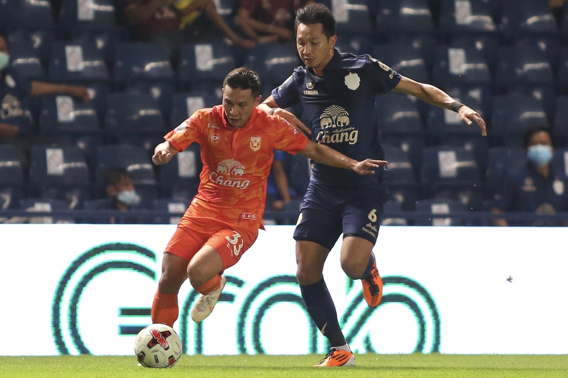 แข้งไทยรัวซัด! 'บุรีรัมย์' ไล่ต้อน 'สุโขทัย' เละเทะ 3-0 แข้งไทยรัวซัด! 'บุรีรัมย์' ไล่ต้อน 'สุโขทัย' เละเทะ 3-0