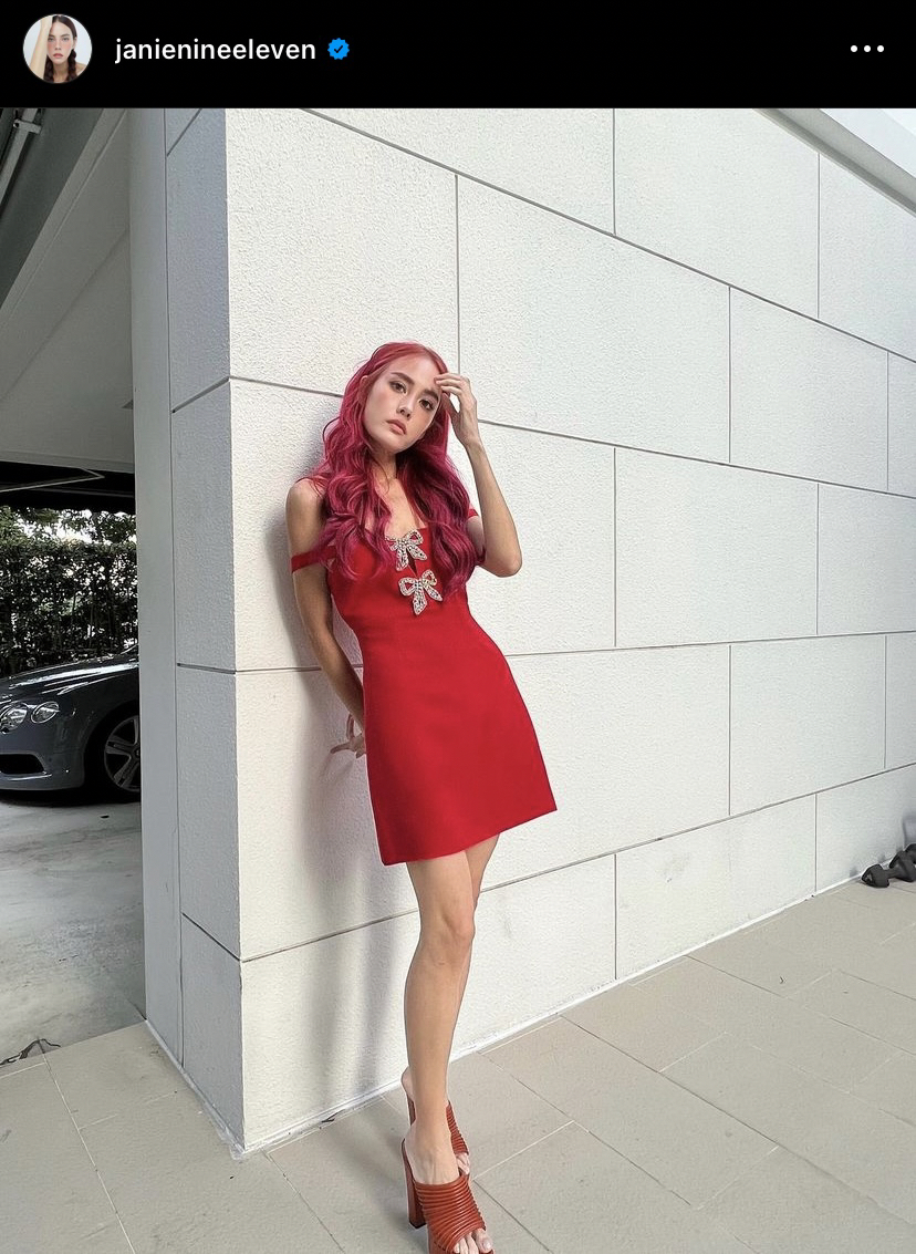 เอาอะไรมาต้าน!! เจนี่ สลัดผ้าแซ่บไฟลุก อวดหุ่นโชว์แผ่นหลัง