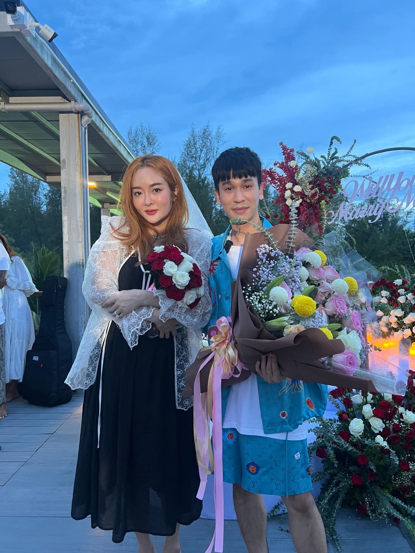 สละโสด!! แก้มบุ๋ม ถูกหวานใจ พีท คุกเข่าขอแต่งงาน 