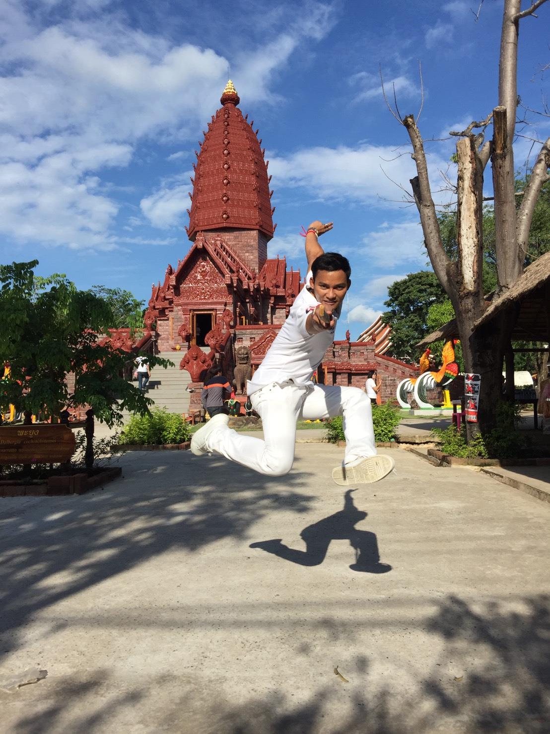 จา พนม เผยสาเหตุแจกพระเครื่องซุปตาร์โลก จา พนม เผยสาเหตุแจกพระเครื่องซุปตาร์โลก