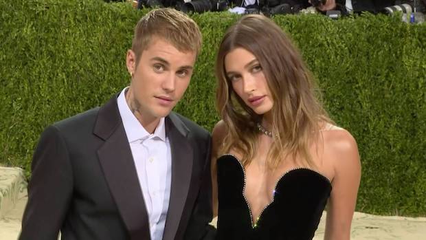 หมอชี้สัญญาณฟื้นตัวดี!! หลัง ‘จัสติน บีเบอร์’ แจ้งข่าวเป็นอัมพาตใบหน้าครึ่งซีก (มีคลิป) หมอชี้สัญญาณฟื้นตัวดี!! หลัง ‘จัสติน บีเบอร์’ แจ้งข่าวเป็นอัมพาตใบหน้าครึ่งซีก (มีคลิป)