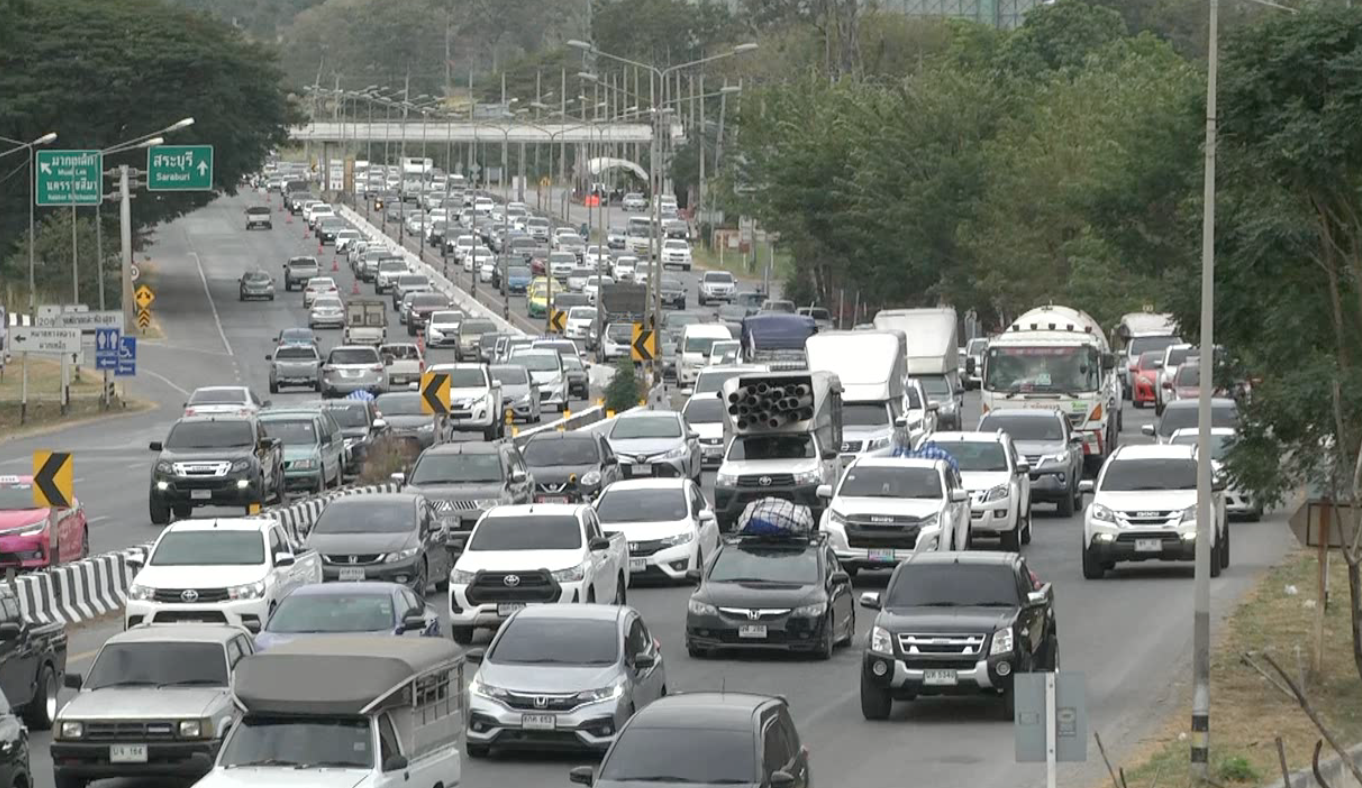 เช็กสภาพจราจรสายเหนือ-อีสาน-ล่องใต้ รถเริ่มหนาแน่นรับคนกลับบ้านปีใหม่