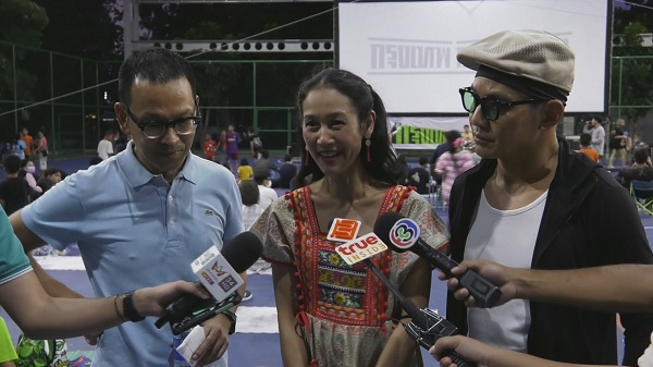 “เป็นเอก รัตนเรือง” พา “ต๊อก – อุ้ม” ย้อนรำลึก “มนต์รักทรานซิสเตอร์” (มีคลิป)  