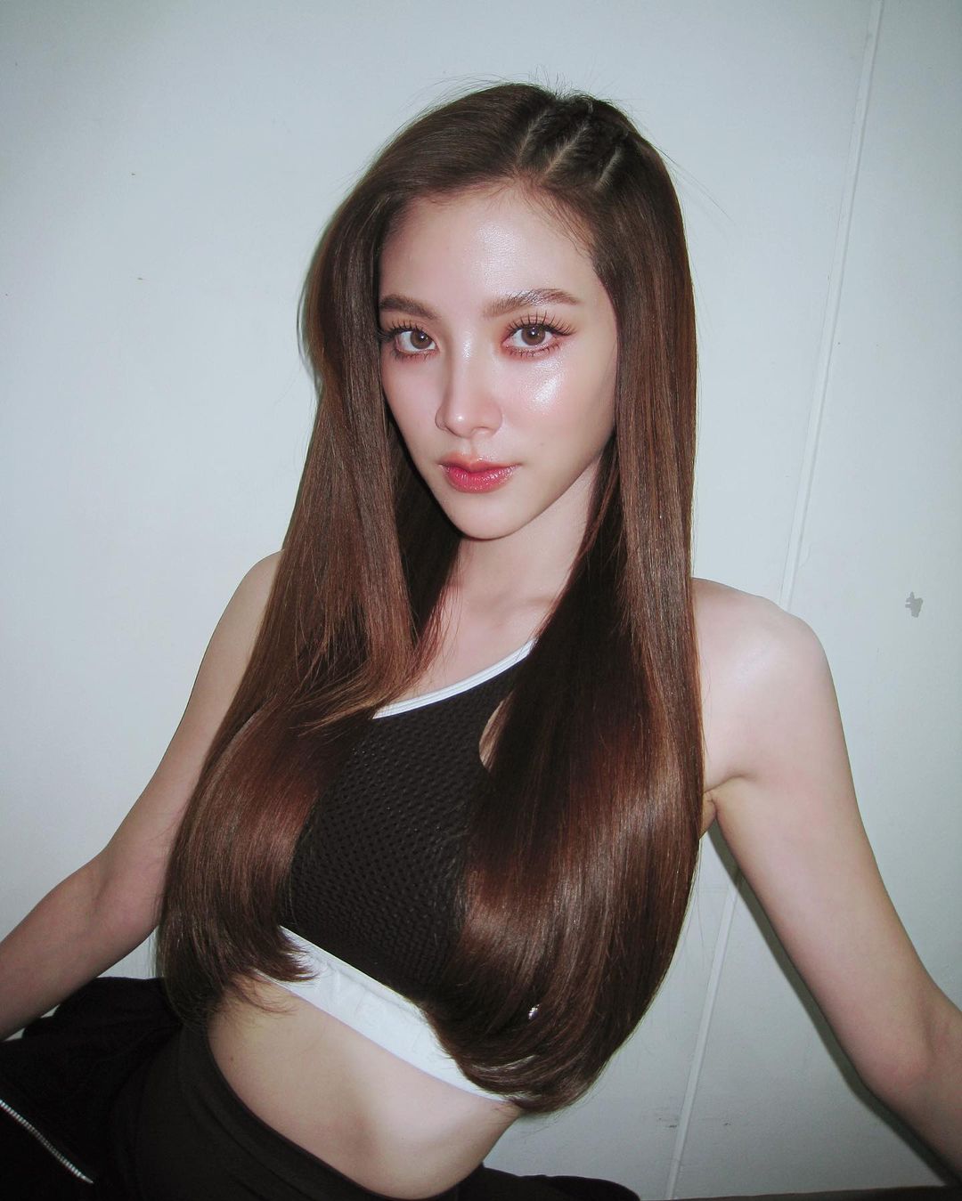 “ใบเฟิร์น” ปัดตอบเรื่องรายได้จากค่าพรีเซ็นเตอร์ (มีคลิป)