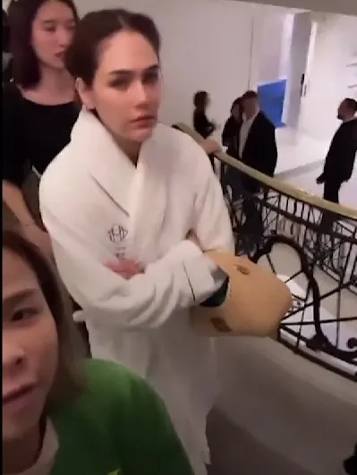 ชมพู่ อารยา เล่าโมเมนต์หอบของหนีนาทีระลึกที่ฝรั่งเศส งานนี้พีคกว่าที่คิด! ชมพู่ อารยา เล่าโมเมนต์หอบของหนีนาทีระลึกที่ฝรั่งเศส งานนี้พีคกว่าที่คิด!