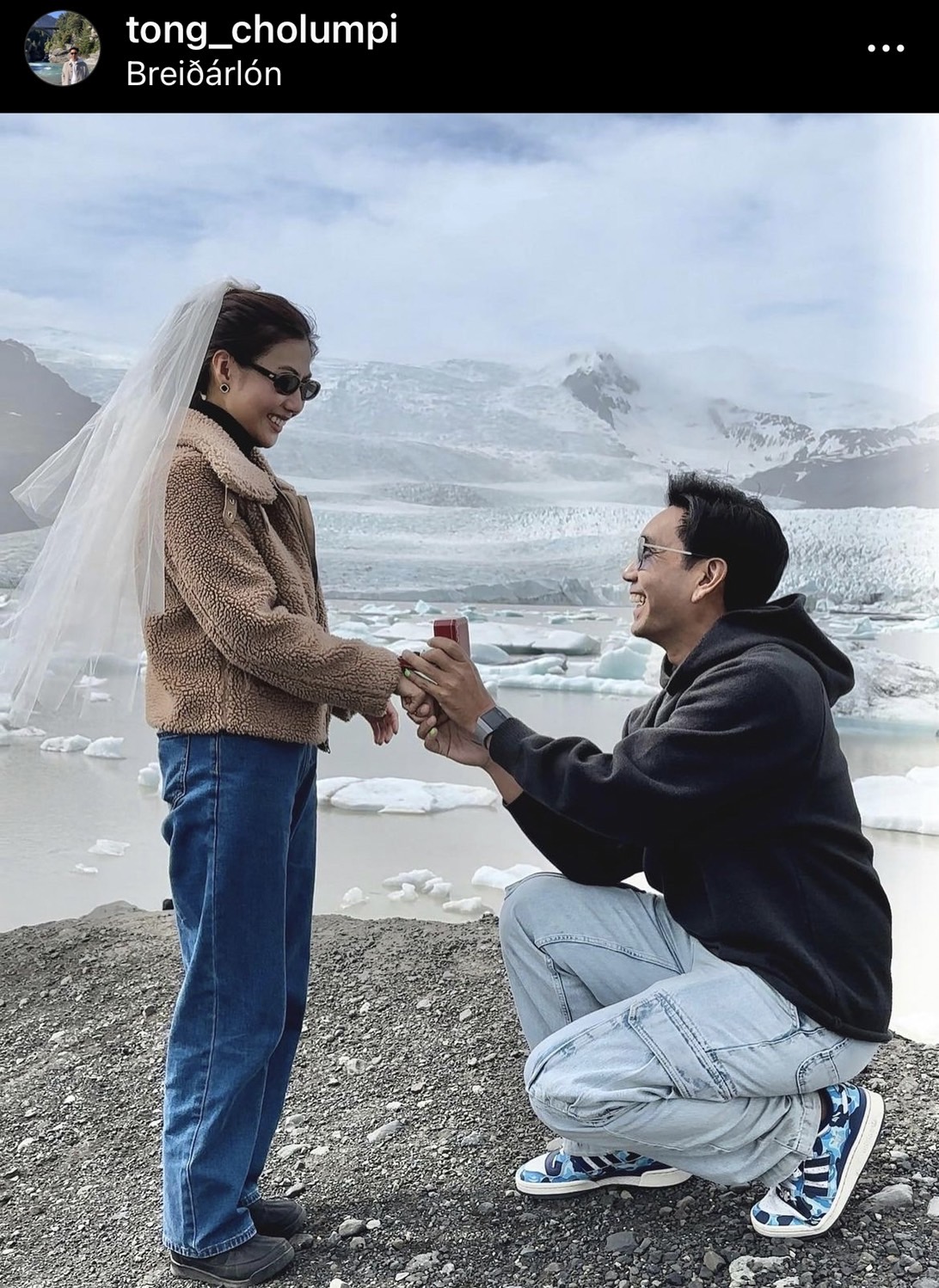 คนบันเทิงร่วมยินดี ผู้จัดคนดัง ต้อง จุลวุฒิ คุกเข่าขอแฟนสาวแต่งงาน คนบันเทิงร่วมยินดี ผู้จัดคนดัง ต้อง จุลวุฒิ คุกเข่าขอแฟนสาวแต่งงาน